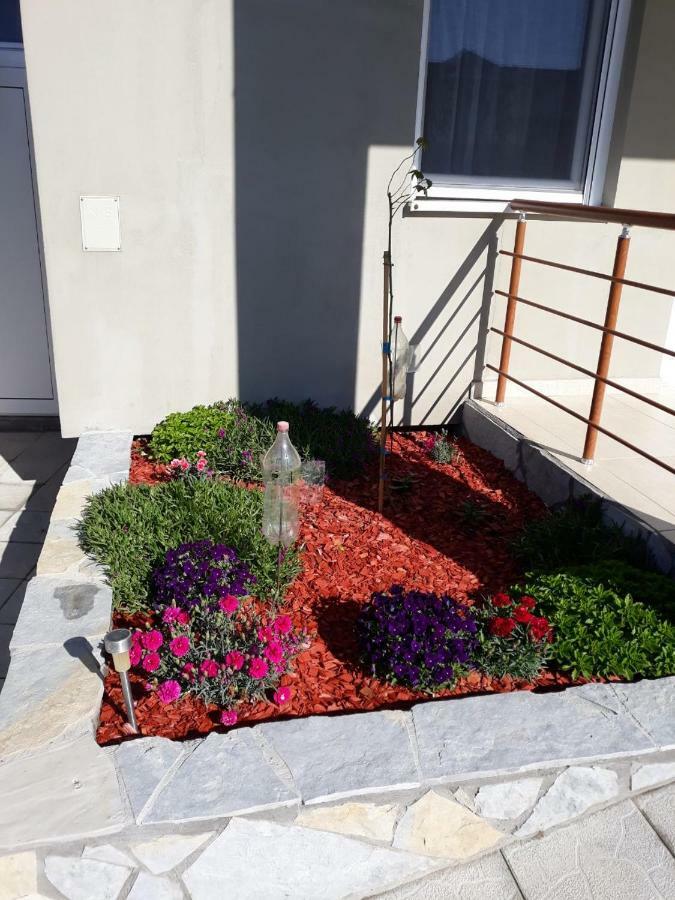 Simica Cose Apartment เวิร์ดนิค ภายนอก รูปภาพ